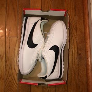 WOMENS NIKE CLASSIC CORTEZ - LEATHER